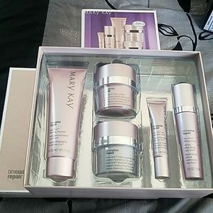 Mary Kay Timewise Repair Volu-Firm Set